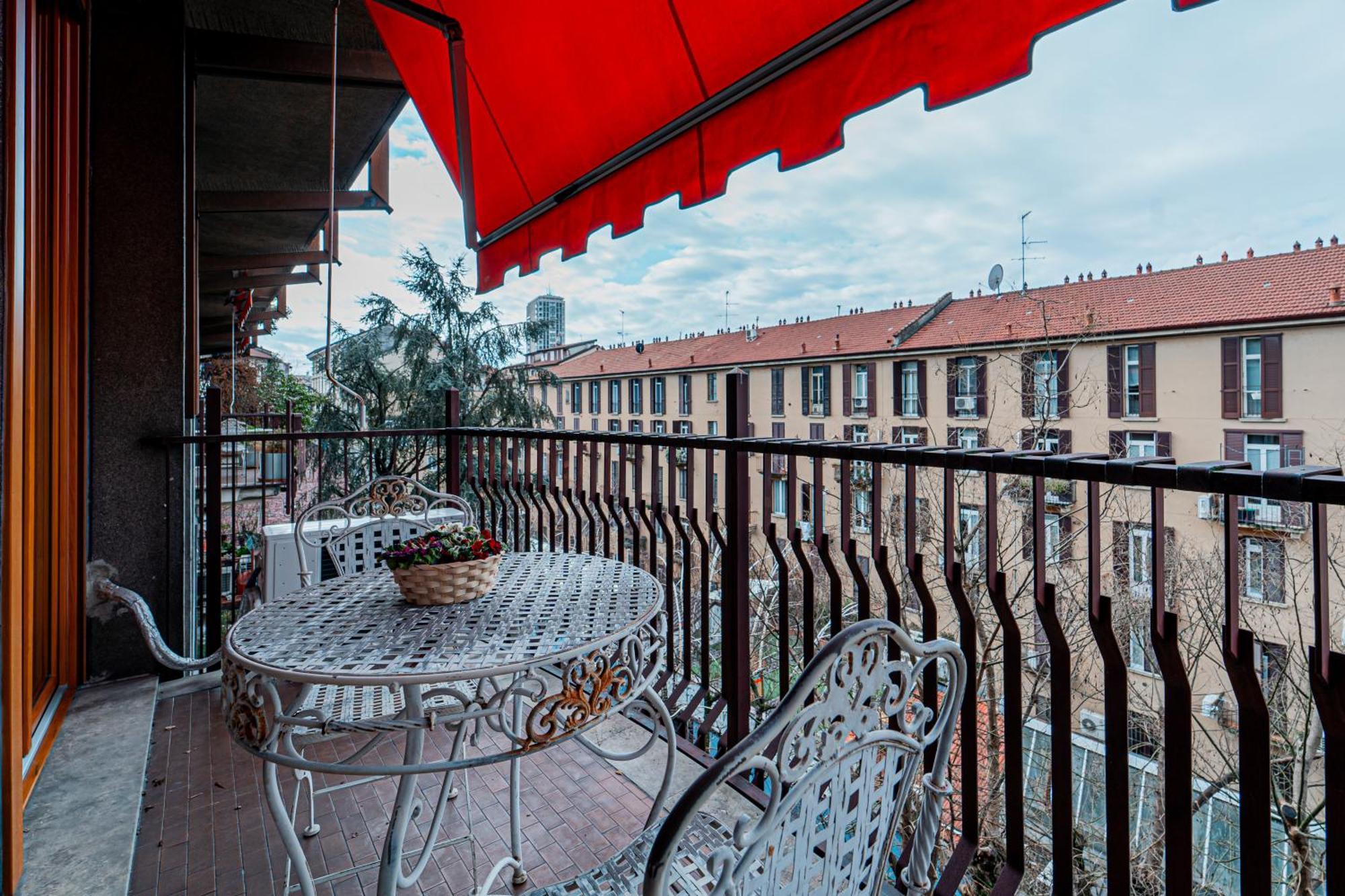 Lovelyhousebraida, Milan